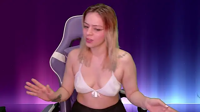 Snapshot of Dolce--Mia---Bianchi__07 chatting on 03.18.25 Dolce--Mia---Bianchi  07 online show from 03.18.25