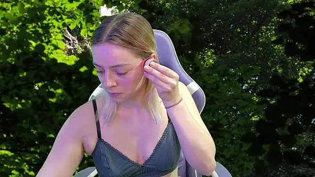 Snapshot of Dolce--Mia---Bianchi__07 chatting on 03.20.25 Dolce--Mia---Bianchi  07 online show from 03.20.25