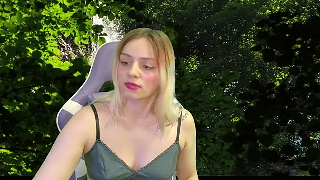 Snapshot of Dolce--Mia---Bianchi__07 chatting on 03.20.25 Dolce--Mia---Bianchi  07 online show from 03.20.25