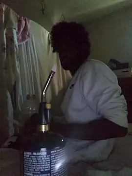 Snapshot of DevinToore chatting on 04.16.26 DevinToore online show from 04.16.26