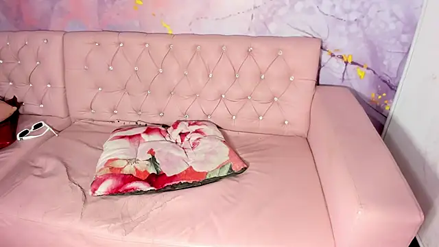 Snapshot of Living_room chatting on 02.21.25 Living room online show from 02.21.25