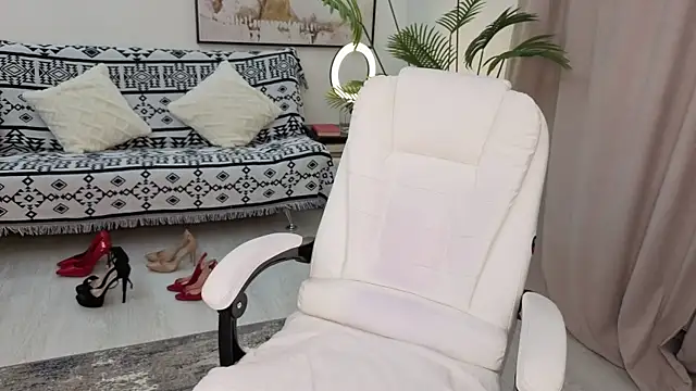 Snapshot of Beylly chatting on 04.29.26 Beylly online show from 04.29.26