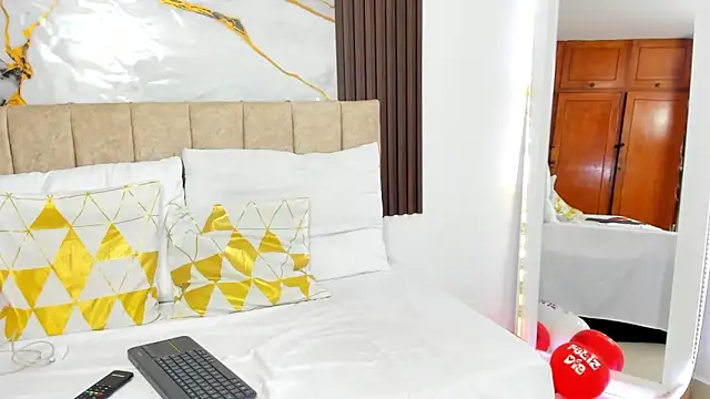 cristalwalker   online show from 03.06.26