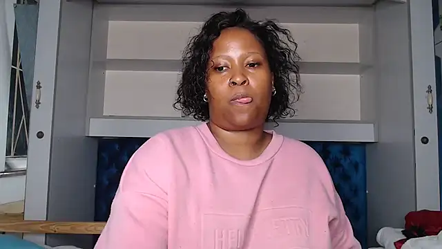 Snapshot of Zeeyonce696 chatting on 01.15.25 Zeeyonce696 online show from 01.15.25