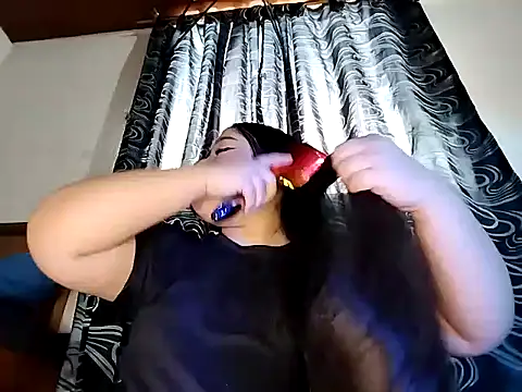 Snapshot of sharyl_24 chatting on 10.10.25 sharyl 24 online show from 10.10.25