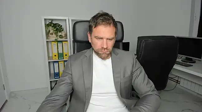 Snapshot of John-E-Dough chatting on 12.06.24 John-E-Dough online show from 12.06.24