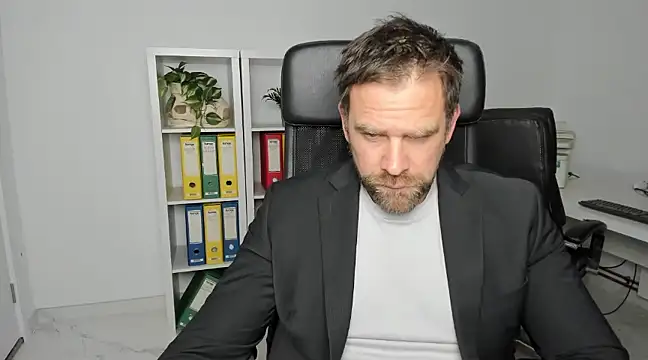 Snapshot of John-E-Dough chatting on 12.18.24 John-E-Dough online show from 12.18.24