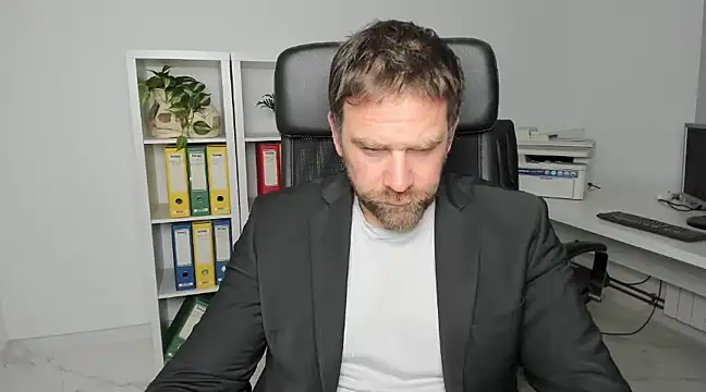 Snapshot of John-E-Dough chatting on 12.19.24 John-E-Dough online show from 12.19.24