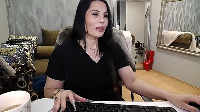 Sara Poison online show from 04.14.26