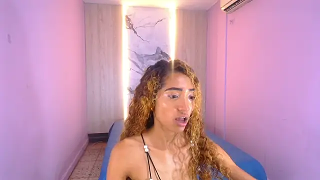 Snapshot of Charlotte_Love10 chatting on 01.21.25 Charlotte Love10 online show from 01.21.25