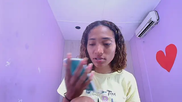 Snapshot of Charlotte_Love10 chatting on 03.18.25 Charlotte Love10 online show from 03.18.25
