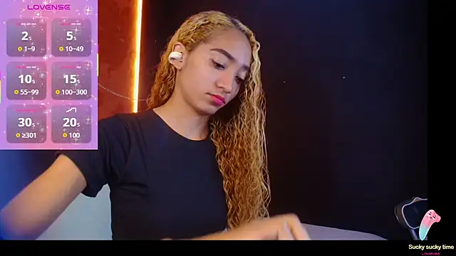 Snapshot of Charlotte_Love10 chatting on 09.17.25 Charlotte Love10 online show from 09.17.25
