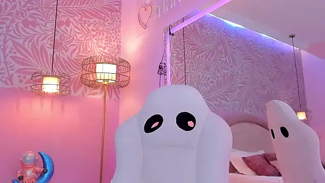 Snapshot of EmilyCollinss1 chatting on 12.18.25 EmilyCollinss1 online show from 12.18.25