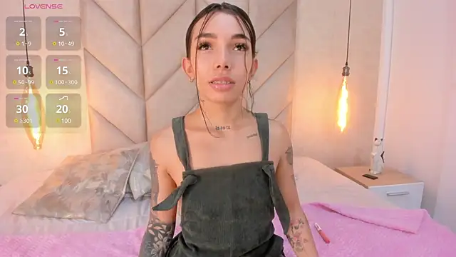 Mollymoon1 online show from 03.05.25