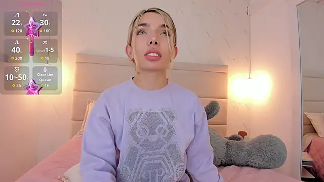 Mollymoon1 online show from 12.04.25