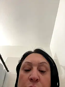 AlyssiaAmoreXO online show from 10.18.25