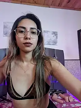 Scarlett Khan online show from 12.31.24