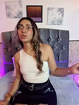 Scarlett Khan online show from 01.02.25