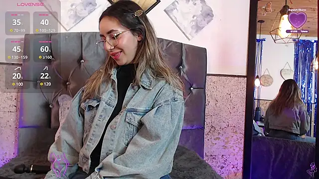 Scarlett Khan online show from 01.18.25