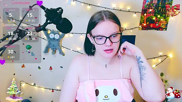 Snapshot of DivaMarisa chatting on 12.24.24 DivaMarisa online show from 12.24.24