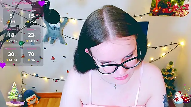 Snapshot of DivaMarisa chatting on 12.25.24 DivaMarisa online show from 12.25.24