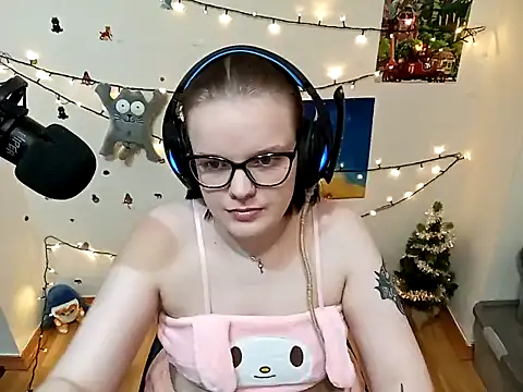 Snapshot of DivaMarisa chatting on 12.27.24 DivaMarisa online show from 12.27.24