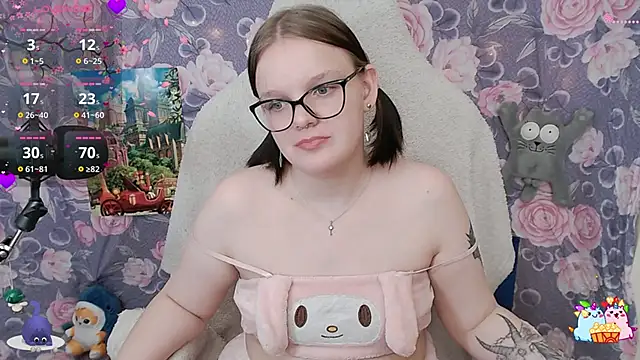 Snapshot of DivaMarisa chatting on 02.14.25 DivaMarisa online show from 02.14.25