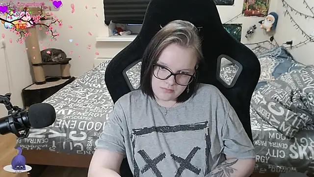 Snapshot of DivaMarisa chatting on 03.06.25 DivaMarisa online show from 03.06.25