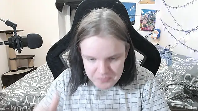 Snapshot of DivaMarisa chatting on 03.14.25 DivaMarisa online show from 03.14.25