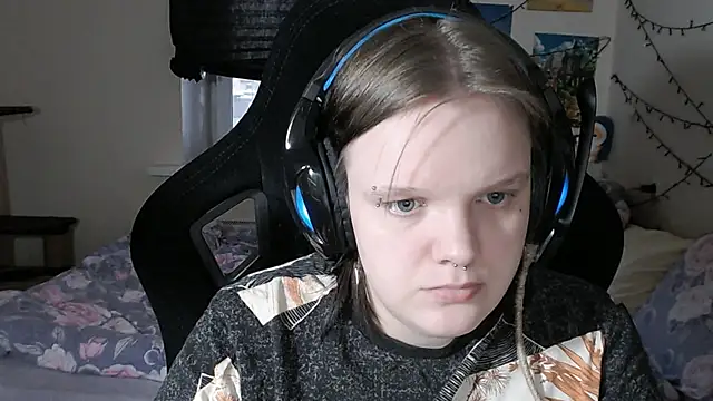 Snapshot of DivaMarisa chatting on 03.16.25 DivaMarisa online show from 03.16.25