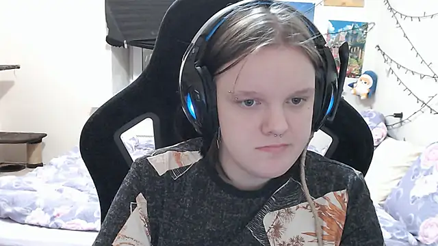 Snapshot of DivaMarisa chatting on 03.16.25 DivaMarisa online show from 03.16.25