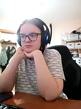 Snapshot of DivaMarisa chatting on 03.22.25 DivaMarisa online show from 03.22.25