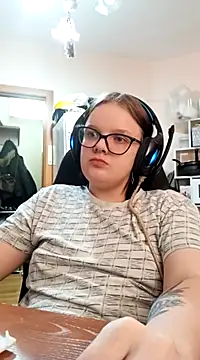 Snapshot of DivaMarisa chatting on 03.22.25 DivaMarisa online show from 03.22.25