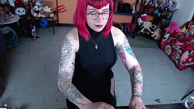 Snapshot of MissMiia2 chatting on 04.21.26 MissMiia2 online show from 04.21.26
