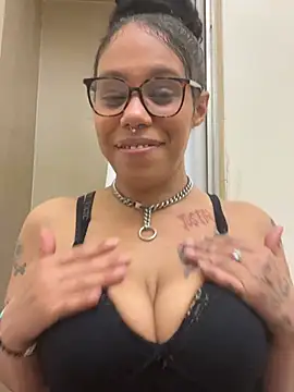 Snapshot of Princess_Desirae chatting on 04.16.26 Princess Desirae online show from 04.16.26