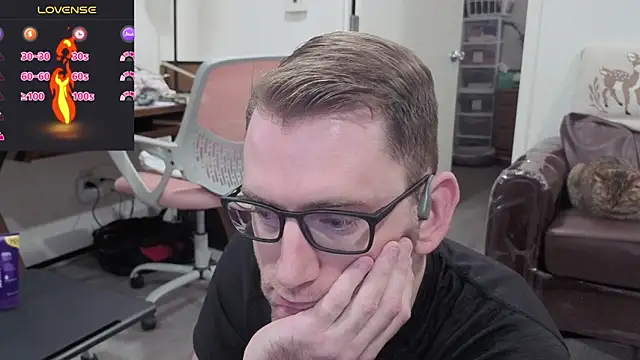 Snapshot of AveragePenisAxel chatting on 01.12.26 AveragePenisAxel online show from 01.12.26