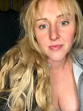 Snapshot of SherryOutdoor1 chatting on 10.15.25 SherryOutdoor1 online show from 10.15.25