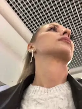 Diamond Bunny  online show from 10.30.25