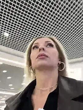 Diamond Bunny  online show from 11.13.25