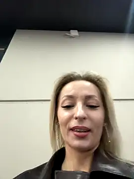 Diamond Bunny  online show from 11.21.25