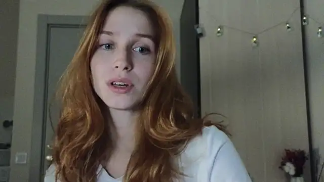 Snapshot of Mary_Av chatting on 09.23.25 Mary Av online show from 09.23.25