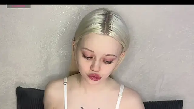 Snapshot of SusieEvans chatting on 12.14.24 SusieEvans online show from 12.14.24