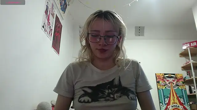 Snapshot of Cloe_five chatting on 05.04.26 Cloe five online show from 05.04.26