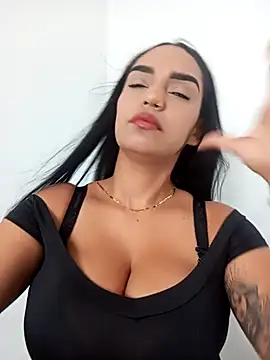 Sara-77 online show from 10.24.25