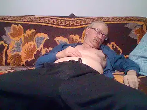 Snapshot of loverboyxxx69 chatting on 02.14.25 loverboyxxx69 online show from 02.14.25