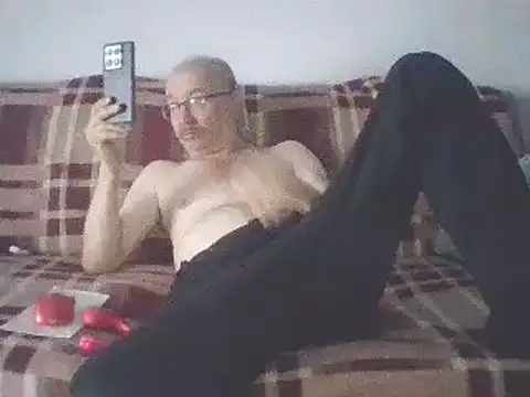 Snapshot of loverboyxxx69 chatting on 03.14.25 loverboyxxx69 online show from 03.14.25