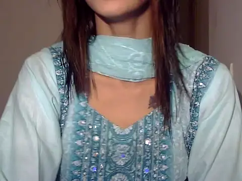 MAAYRA 09 online show from 12.17.25