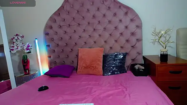 Erikka   online show from 04.11.26