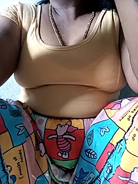 Snapshot of MaaliiiPonuTamil chatting on 09.30.25 MaaliiiPonuTamil online show from 09.30.25