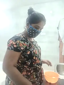 Snapshot of MaaliiiPonuTamil chatting on 11.24.25 MaaliiiPonuTamil online show from 11.24.25